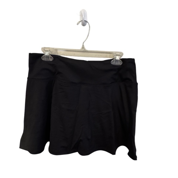 Black pleated tennis skirt/skort. Built in shorts and small zip up pocket XL - Picture 2 of 5